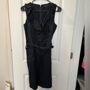 Women’s Black Banana Republic Dress with matching belt and pockets Size: 4
